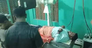 ভারতে পাচারের সময় বেনাপোল কাস্টমসে স্বর্ণবারসহ পাসপোর্টধারী আটক